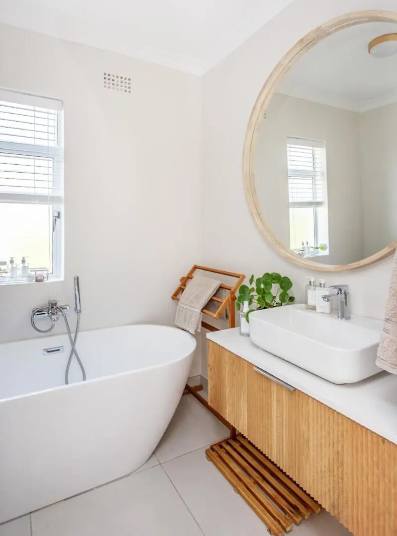 Charming Houtbay Hideaway - Pool Apartment Hout Bay
